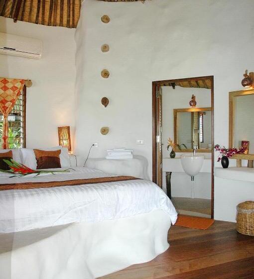اتاق لوکس با بالکن و چشم‌انداز دریا, Koh Mak Cococape Resort