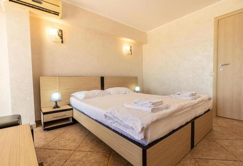 اتاق خانوادگی, Vila Plaja Azur