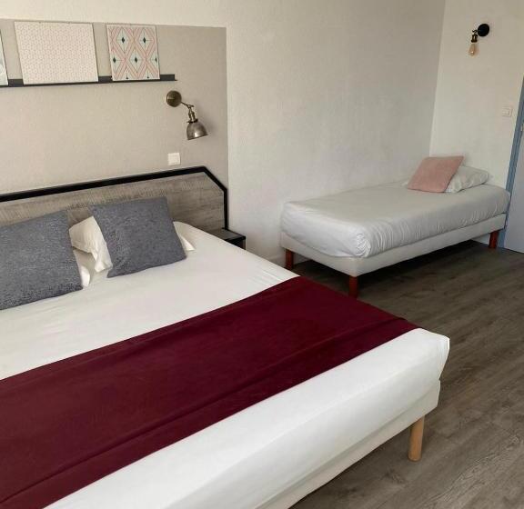 اتاق استاندارد سه نفره, Amadour Hôtel