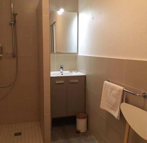 Standard Triple Room with Terrace, Amadour Hôtel