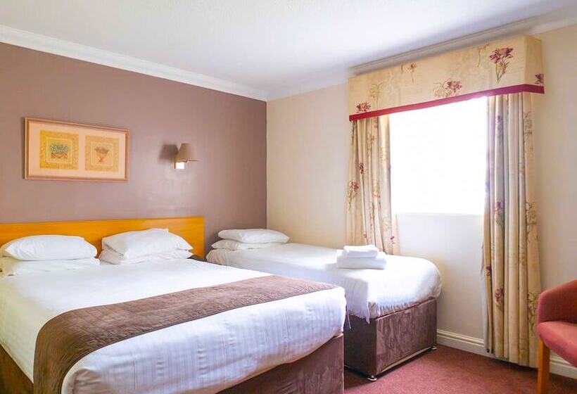 اتاق استاندارد سه نفره, Wrexham