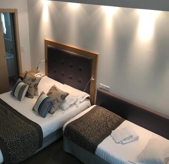 Трехместный Номер Стандарт с Балконом, Revellata & Spa