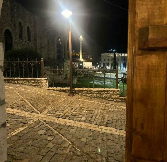 اتاق استاندارد سه نفره, Omer The Ottoman House