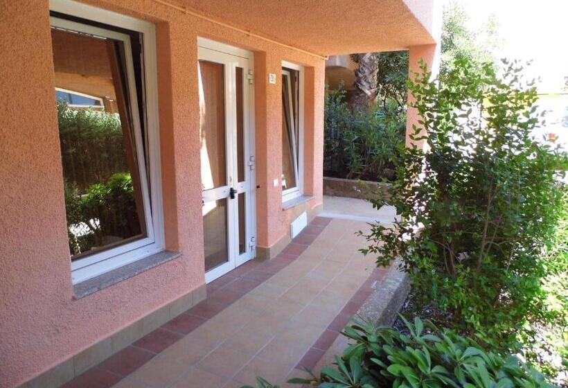 آپارتمان 1 خوابه با چشم‌انداز باغ, Residence Le Nereidi Con Piscina   Parcheggi