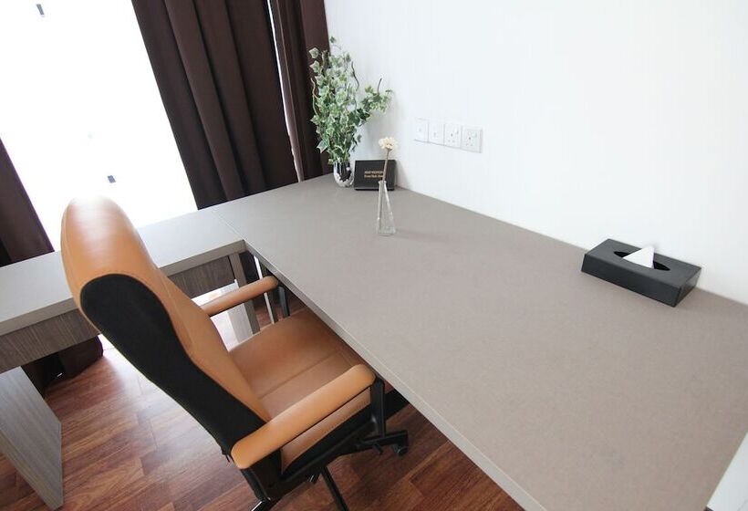 سوییت اجرایی, Nexus Regency Suites &