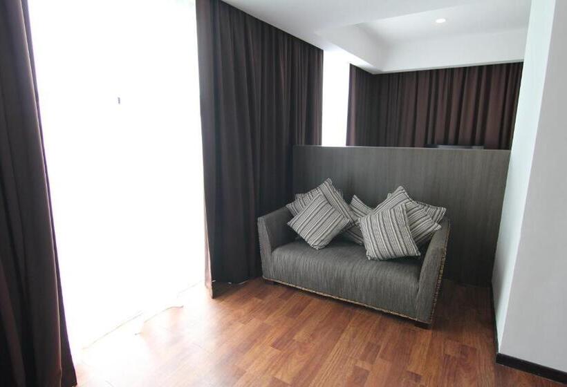 سوییت جونیور, Nexus Regency Suites &