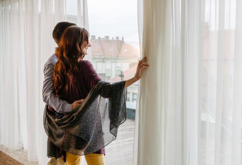سوئیت کلاسیک, Corso Hotel Pécs