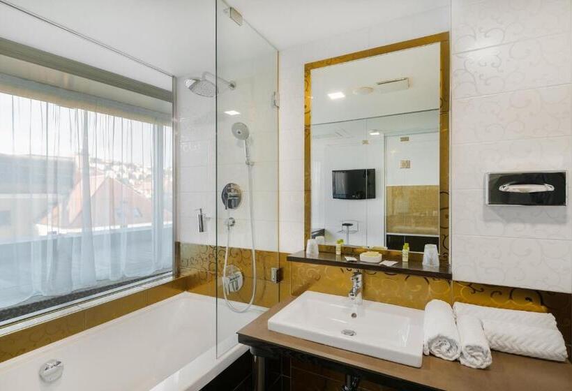 سوییت, Corso Hotel Pécs