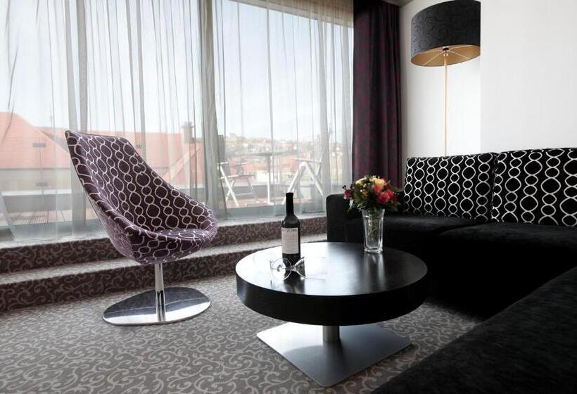 سوییت, Corso Hotel Pécs