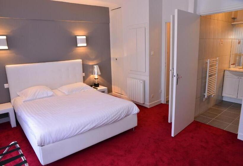 Семейный Номер, Hôtel Le Square