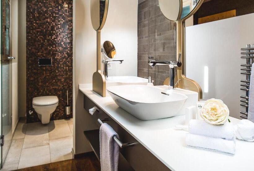 Полулюкс, La Val Hotel & Spa