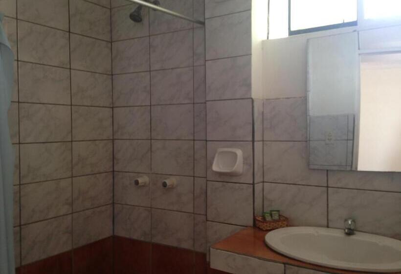 اتاق استاندارد سه نفره, Miramar