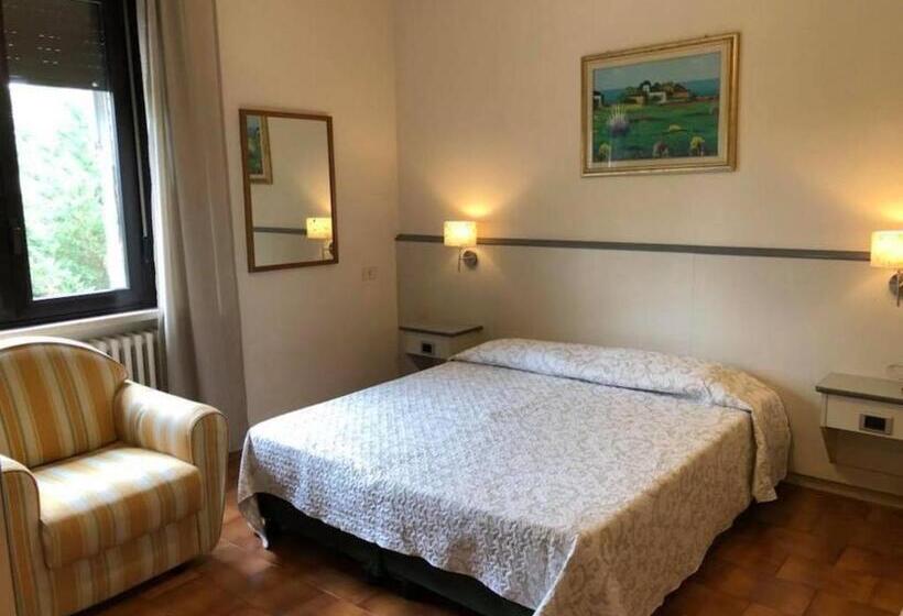 Chambre Standard, Ai Tufi