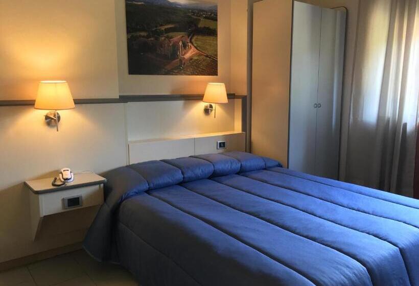 Chambre Standard, Ai Tufi
