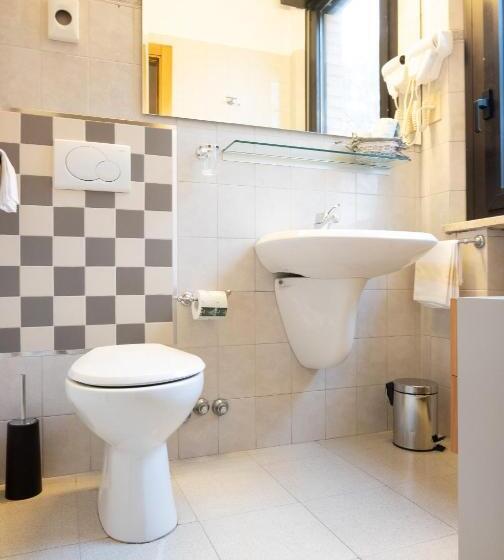 Chambre Standard, Ai Tufi