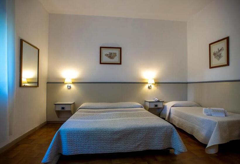 Chambre Triple Standard, Ai Tufi