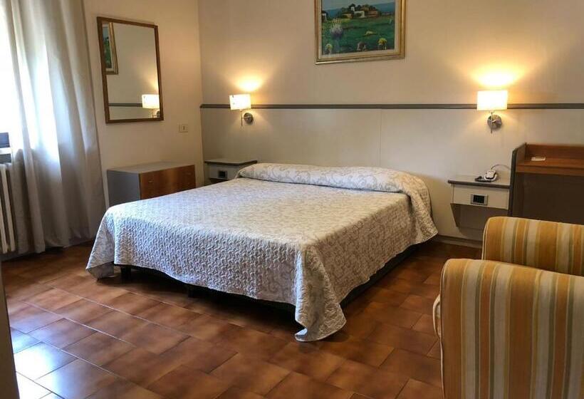 Chambre Supérieure, Ai Tufi