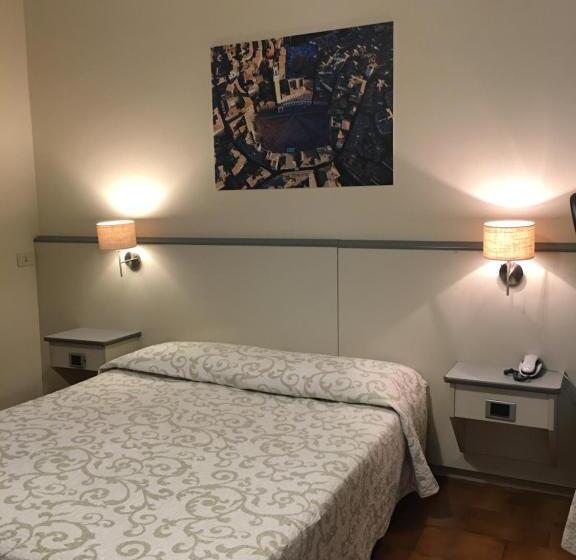 Chambre Triple Standard, Ai Tufi