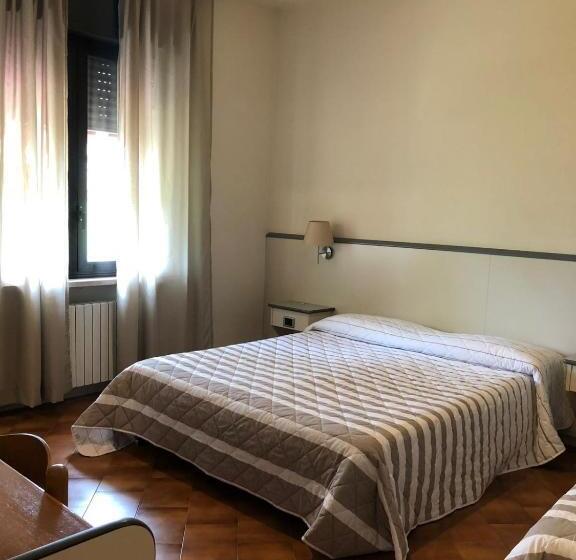Chambre Triple Standard, Ai Tufi