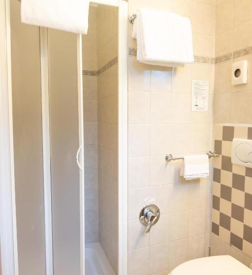 Chambre Standard Individuelle, Ai Tufi