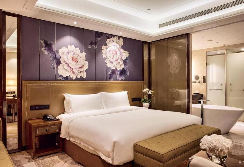 اتاق سوپریور با تخت بزرگ, Minyoun Chengdu Dongda