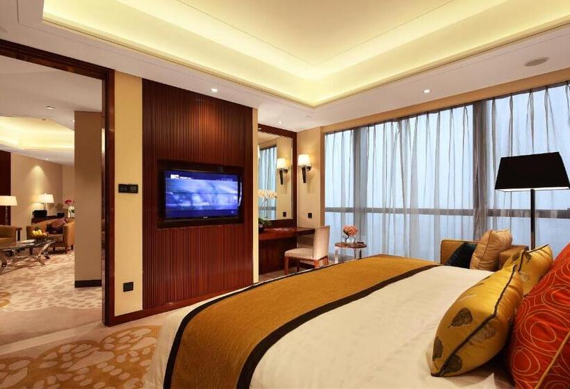سوئیت رویال, Minyoun Chengdu Dongda