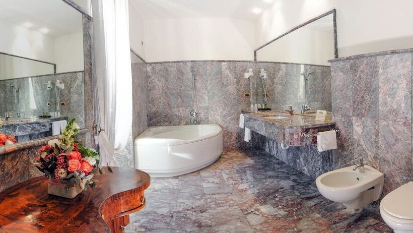 سوئیت پرزیدنت, Park Hotel Villa Potenziani