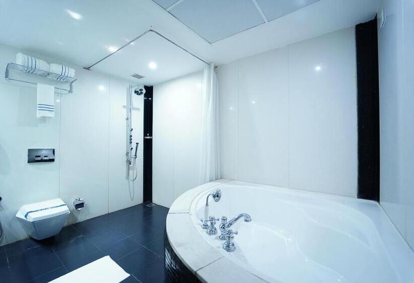 Президентский Люкс, Quality Inn Viha