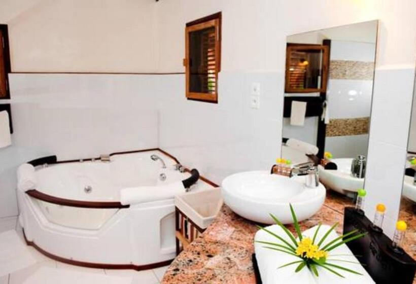 بانگلوی استاندارد با چشم‌انداز دریا, Ravintsara Wellness