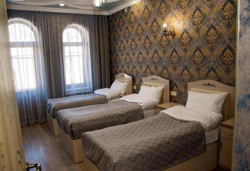 اتاق استاندارد سه تخته با بالکن, Har Mar