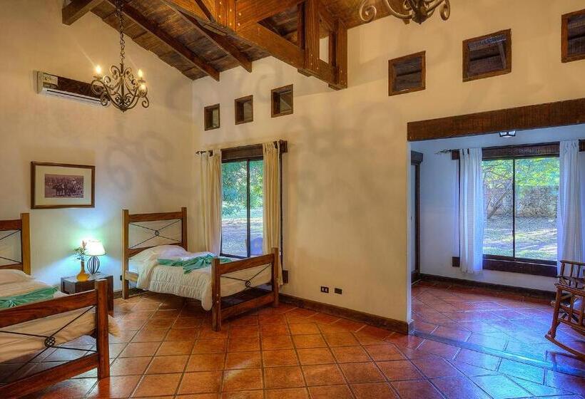 Полулюкс, Hacienda La Pacifica