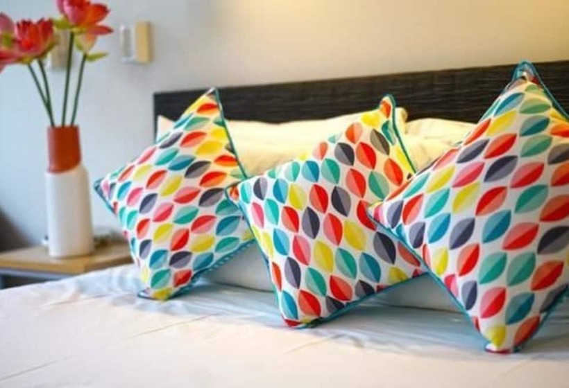 스탠다드 스튜디오, Ashwood Manor Motor Lodge