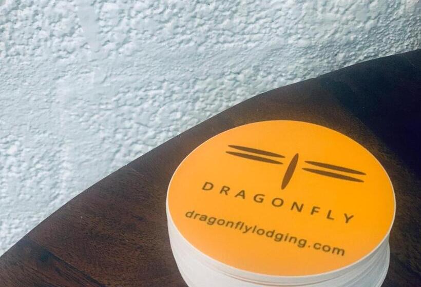 스위트 킹사이즈 침대, Dragonfly Motor Lodge