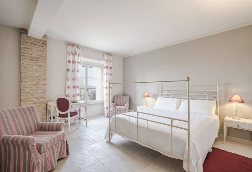 اتاق سوپریور با وان آب گرم, Spinerola Hotel In Cascina & Restaurant Uvaspina