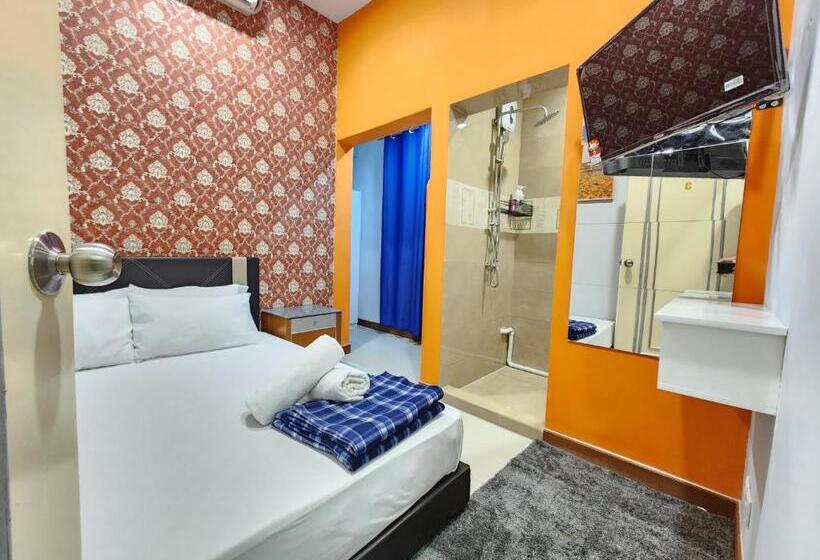 سوییت لوکس, Holiday Hostel Klcc