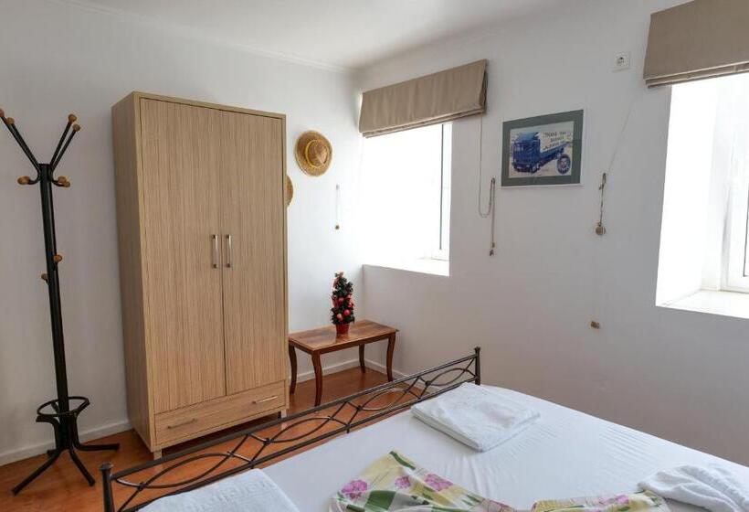 带1个卧室的带阳台的公寓, Duka S House