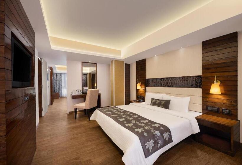 Люкс, Golden Tulip Srinagar