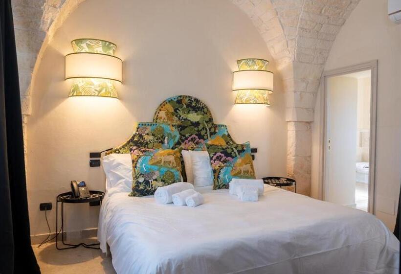 سوئیت جونیور با چشم‌انداز باغ, Masseria Santo Scalone