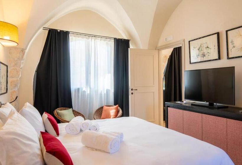 سوییت با چشم‌انداز باغ, Masseria Santo Scalone