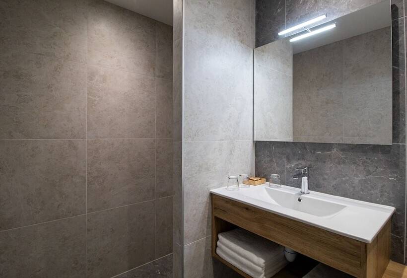 Четырехместный Номер Классик, Shana Hôtel & Résidence