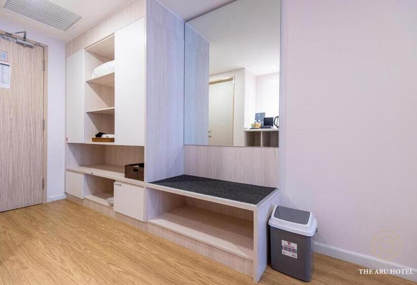 스탠다드 스튜디오 킹침대, The Aru Hotel At Aru Suites