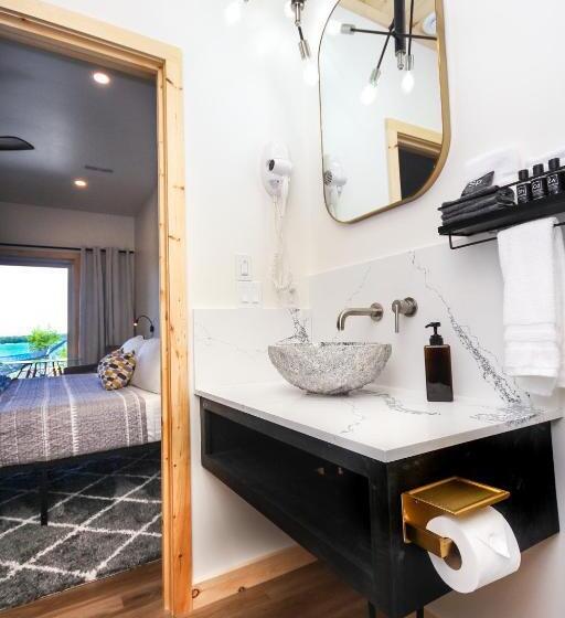 Suite with lake view, Stone Cove Waterfront Adults Only B&b