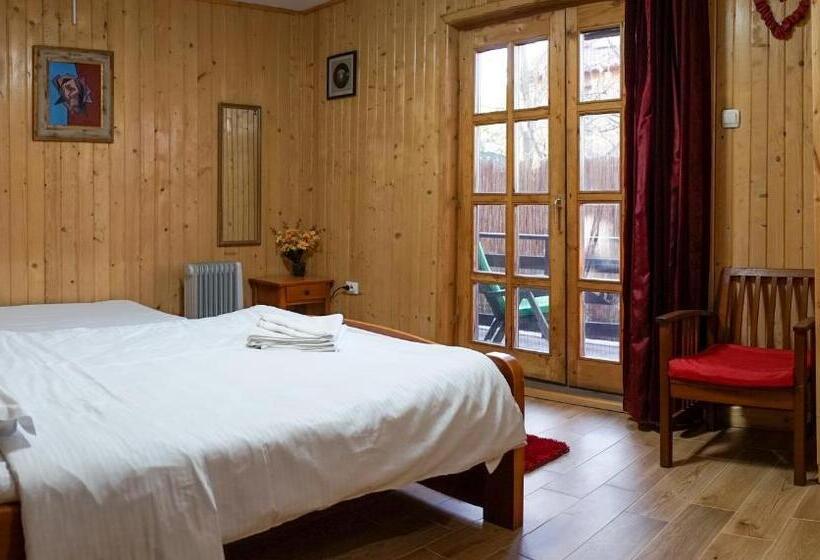 带阳台的三人标准间, Casa Karol