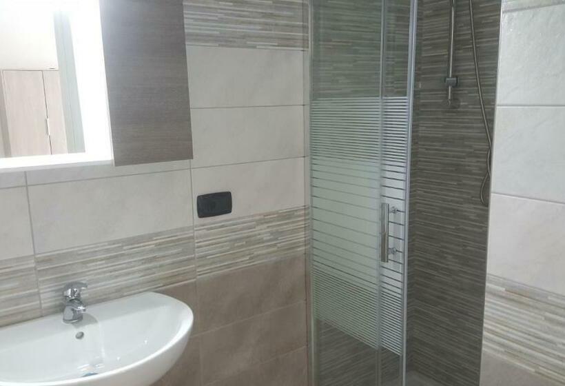 اتاق لوکس با تخت بزرگ, Royal Suite