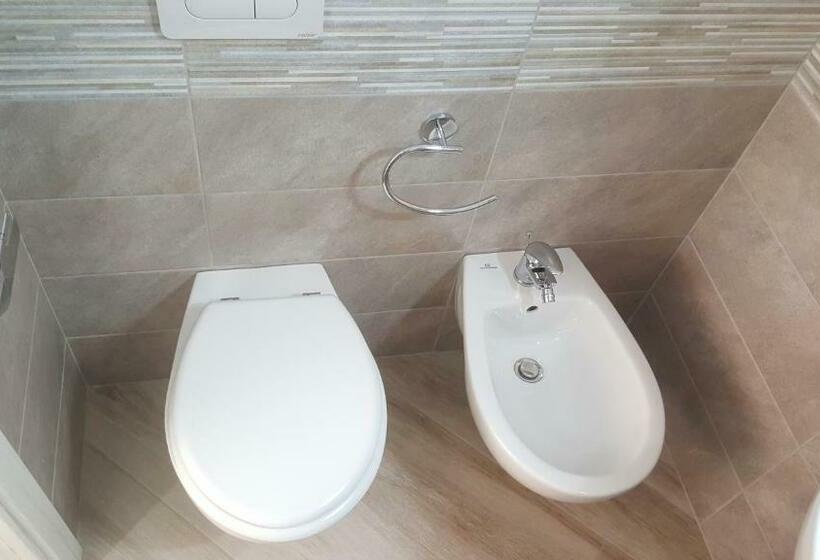 اتاق لوکس با تخت بزرگ, Royal Suite
