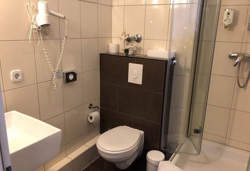 اتاق استاندارد چهار تخته, Atlas Berlin