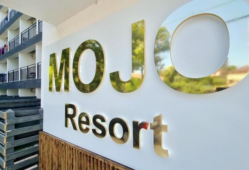 اتاق استاندارد با چشم‌انداز باغ, Mojo Resort