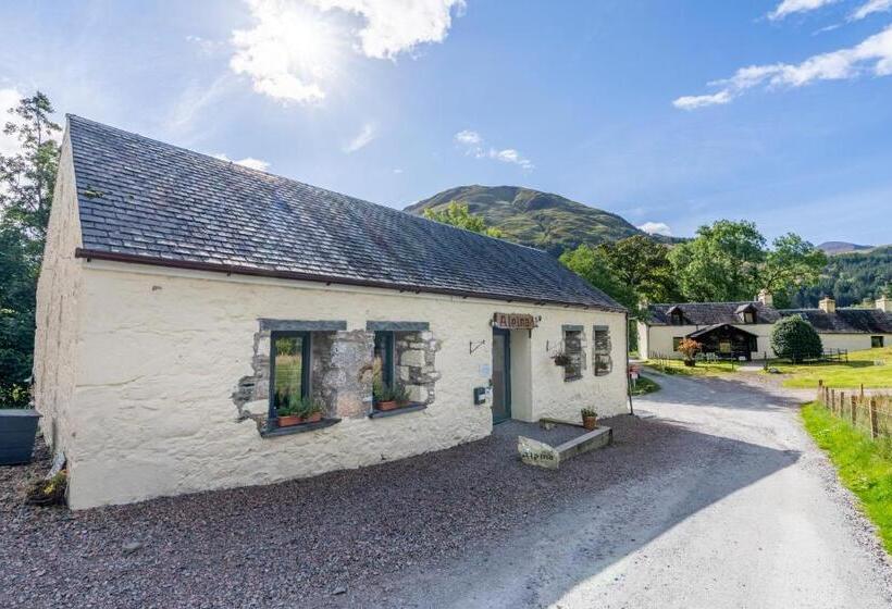 Номер Стандарт Четырехместный Совместный Санузел, Heart Of Glencoe Holidays