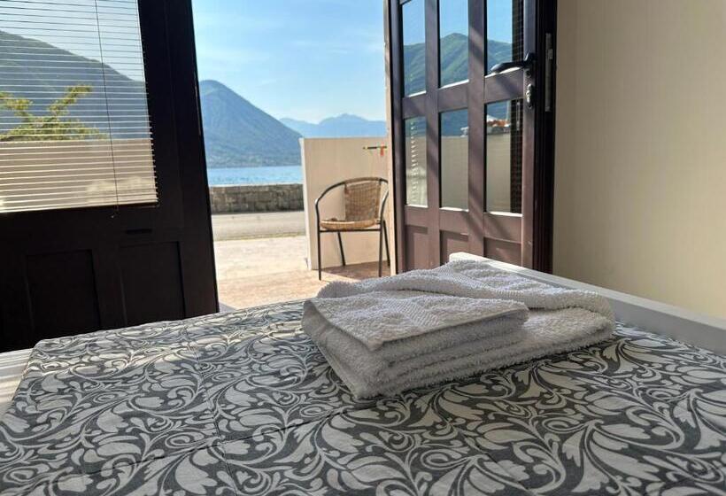 استودیوی استاندارد, Accommodation Tomcuk