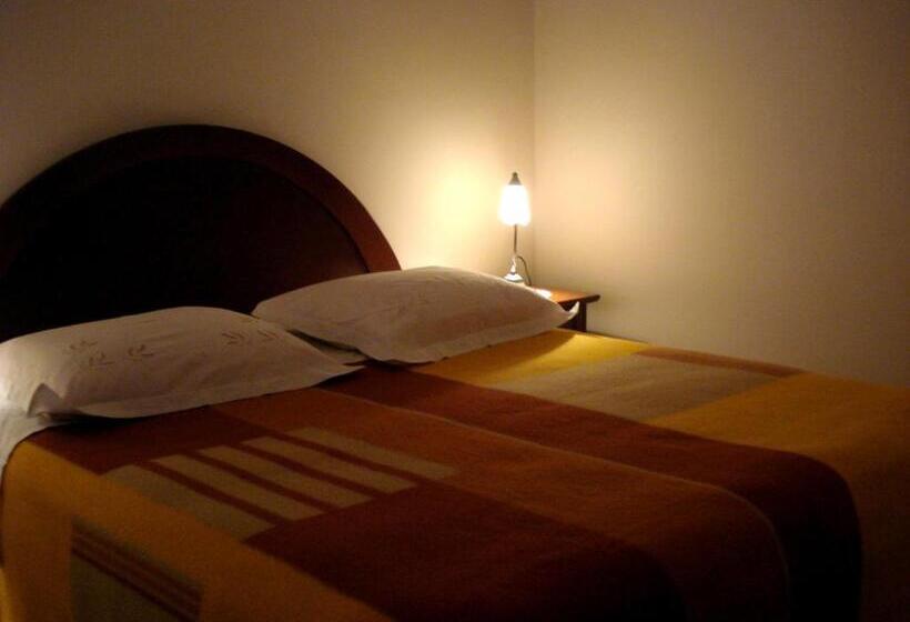 اتاق لوکس با چشم‌انداز دریا, Accommodation Tomcuk